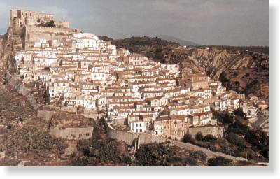 Veduta del Paese e del Castello